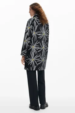 Abrigo estampado margaritas