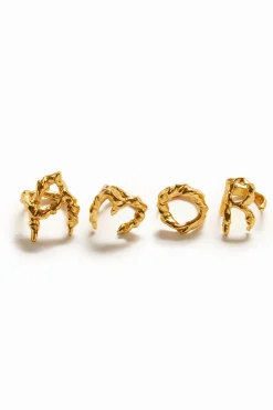 Anillo letra M baño oro Zalio
