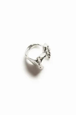 Anillo letra M baño plata Zalio