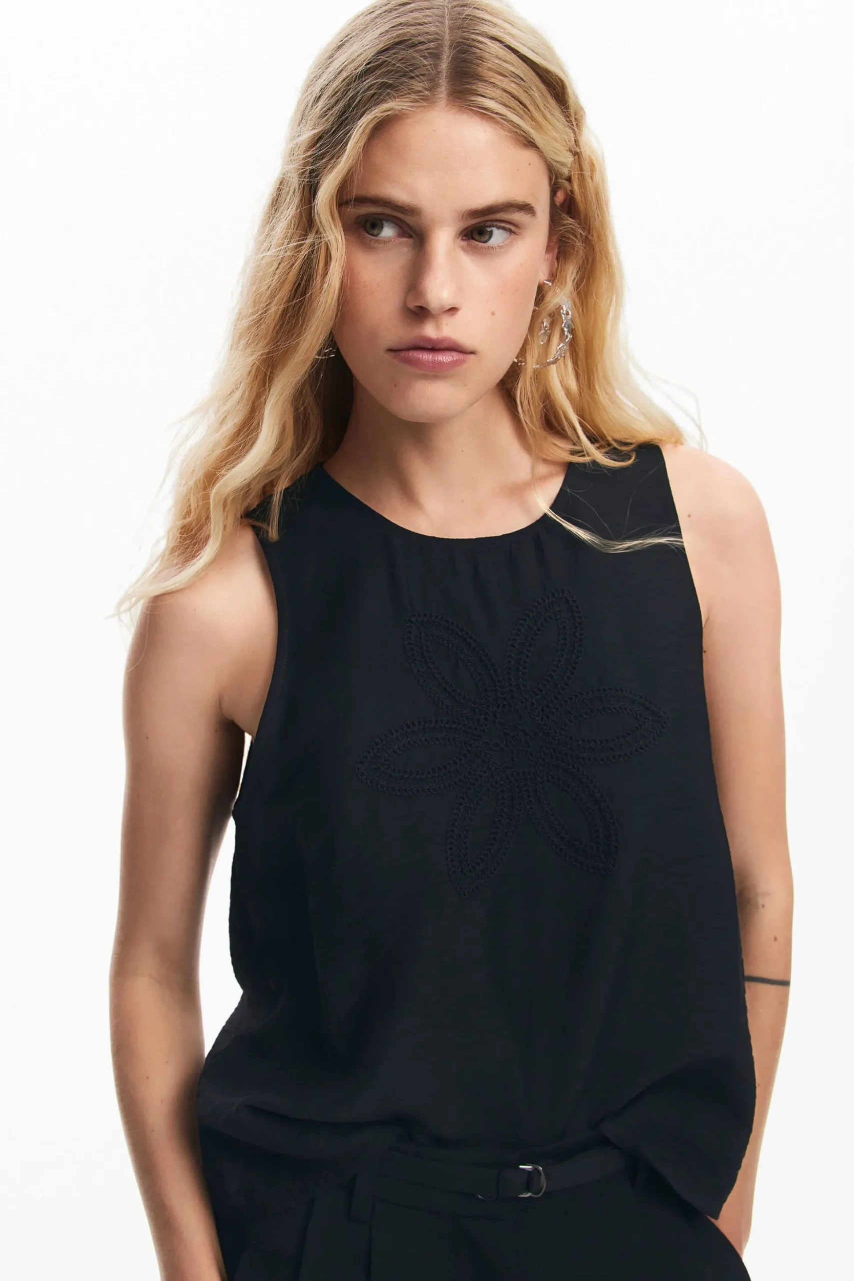 Blusa bordado flor