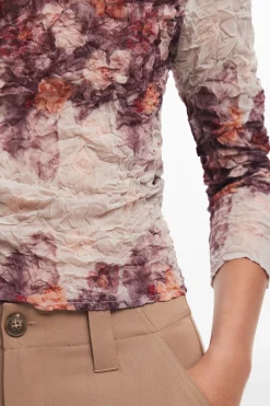Blusa flores con textura
