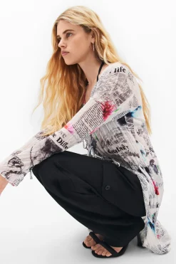 Blusa larga estampado periódico
