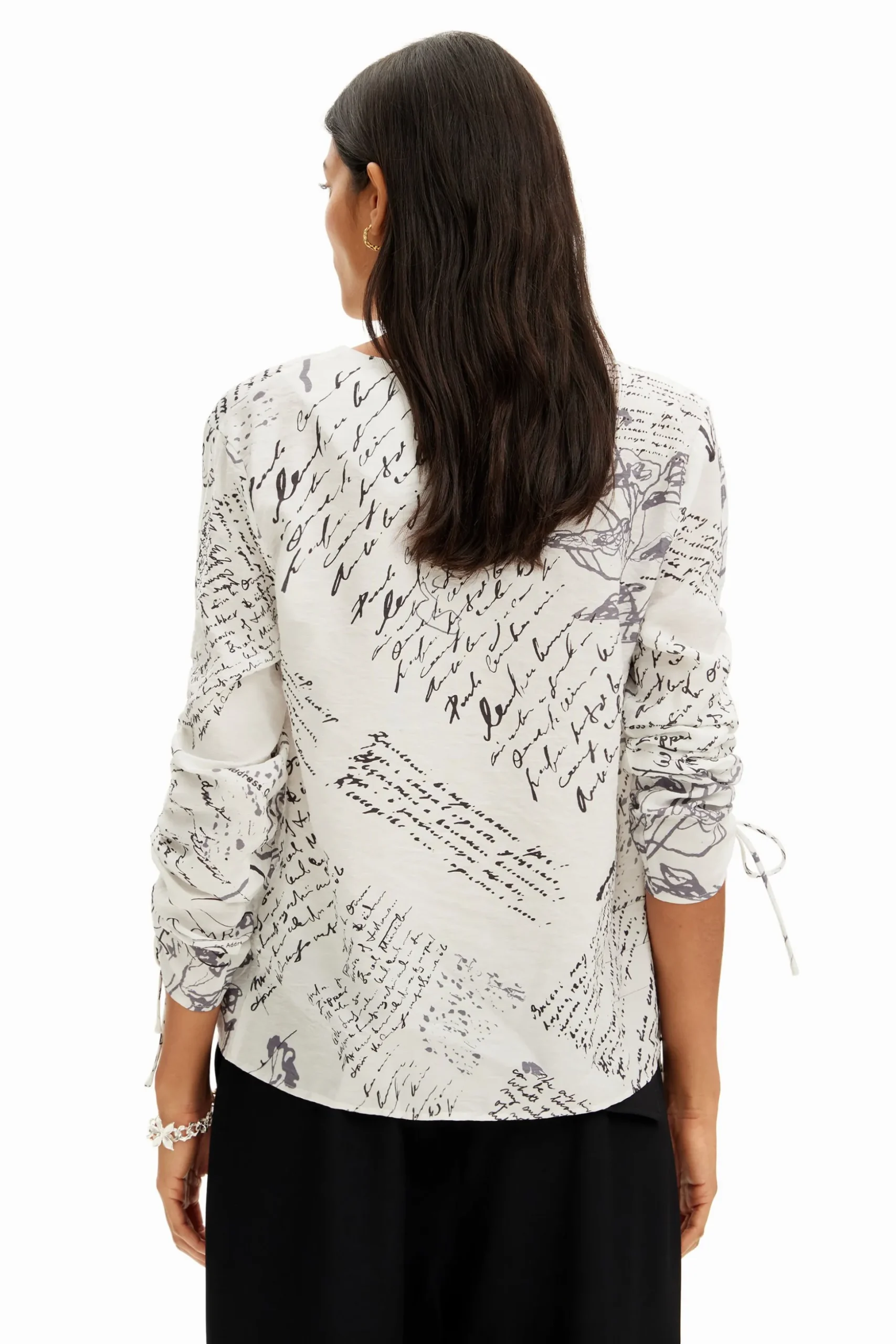 Blusa textos mangas ajustables
