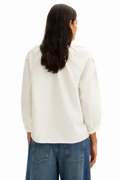 Blusa vaporosa con estampado de flores en acuarela