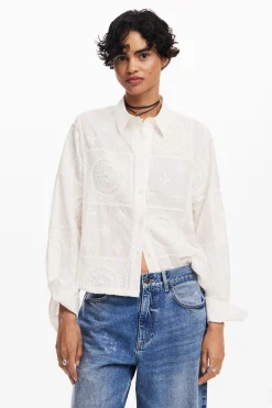 Camisa lisa bordados