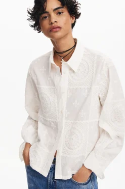 Camisa lisa bordados