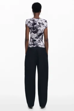 Camiseta asimétrica flores
