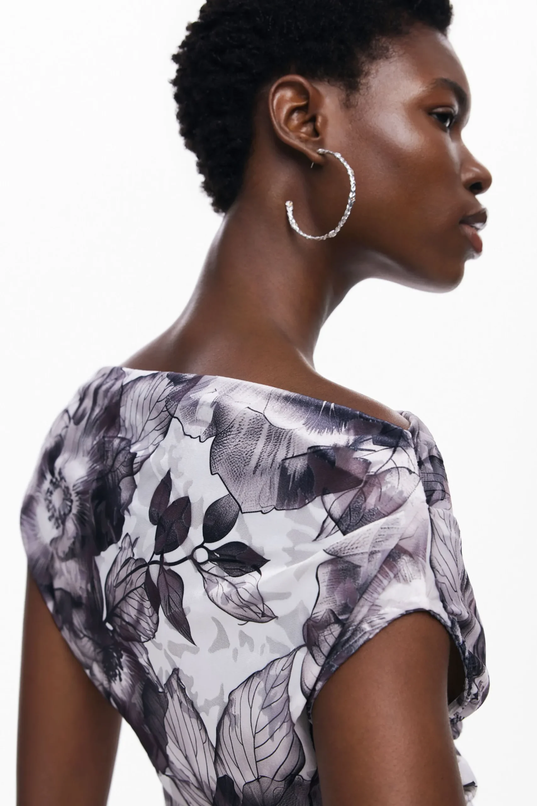 Camiseta asimétrica flores