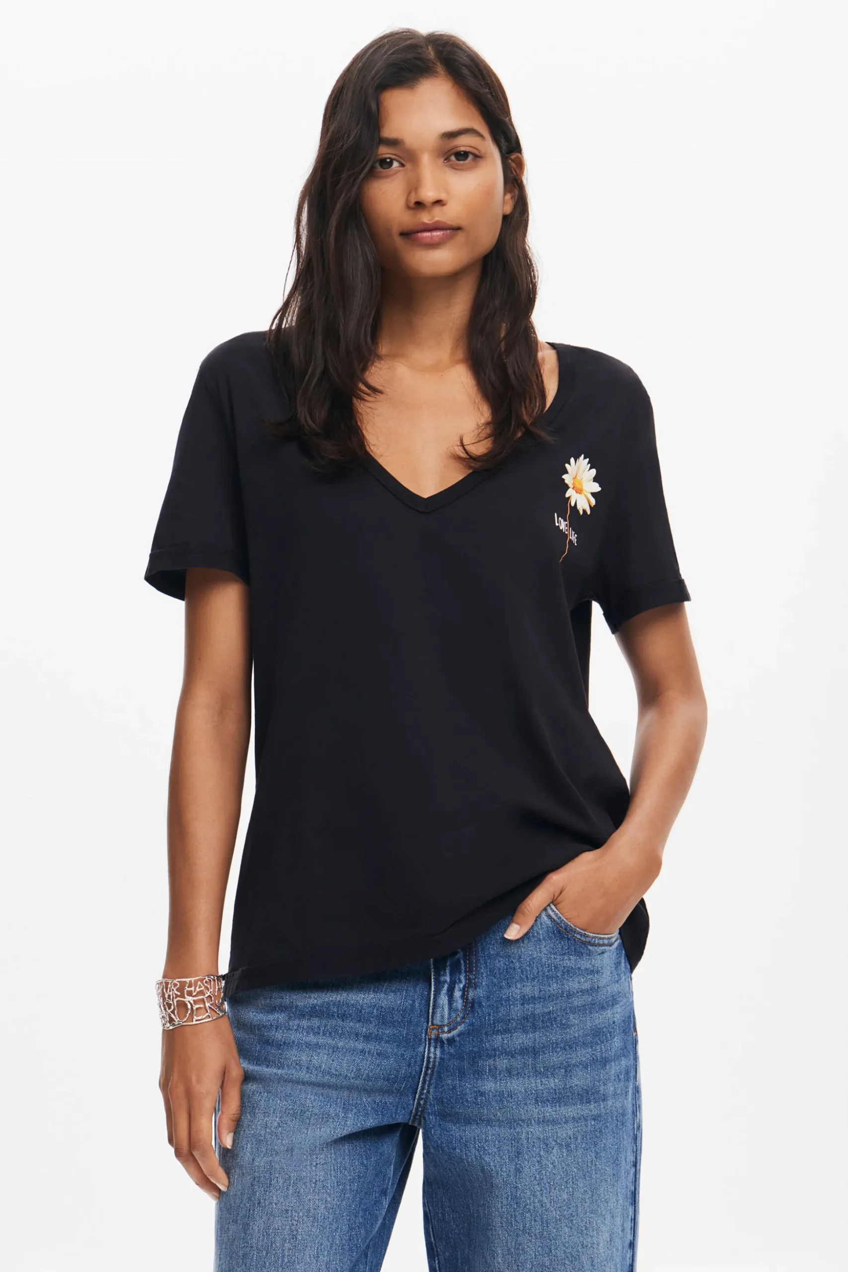 Camiseta escote pico flor