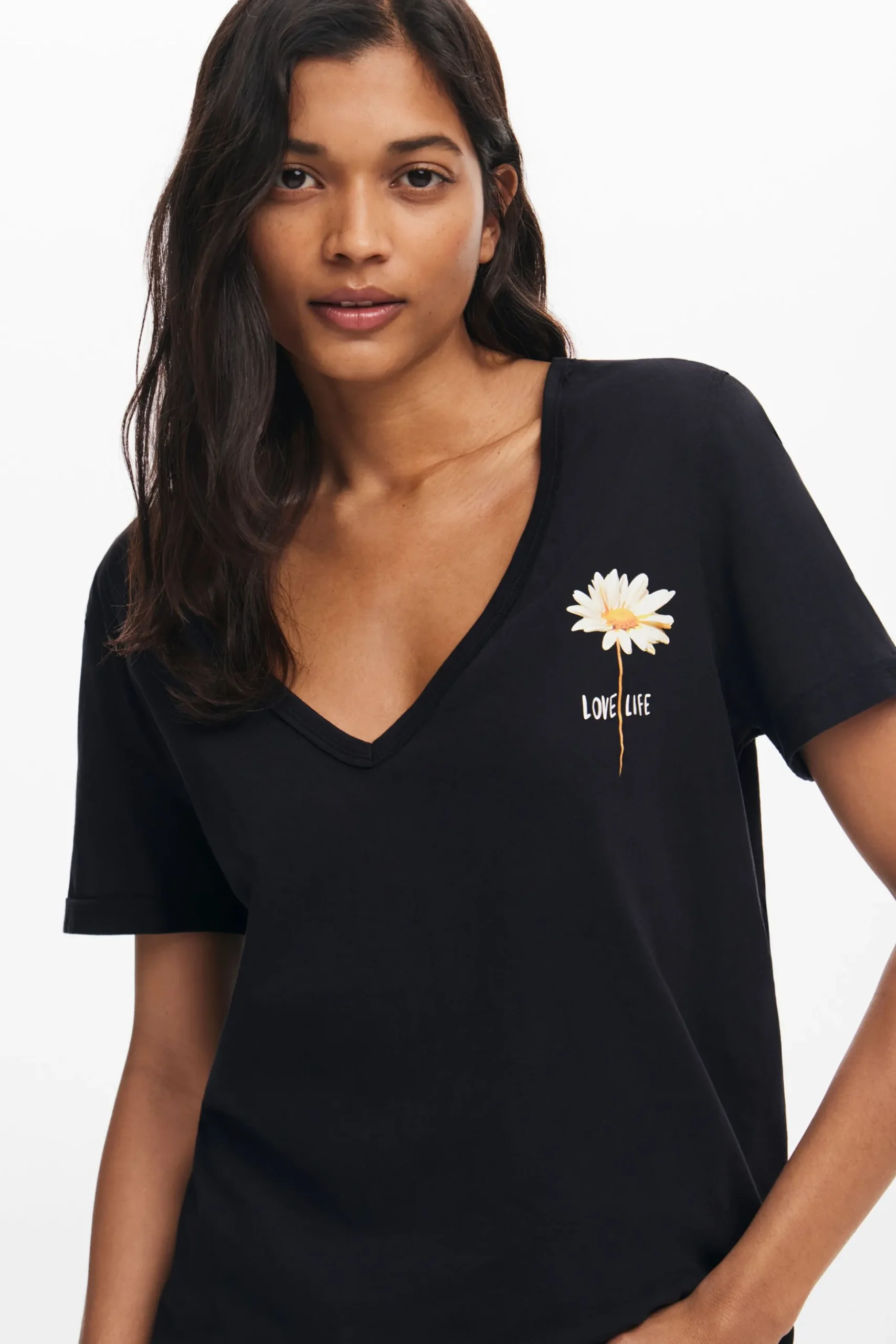 Camiseta escote pico flor