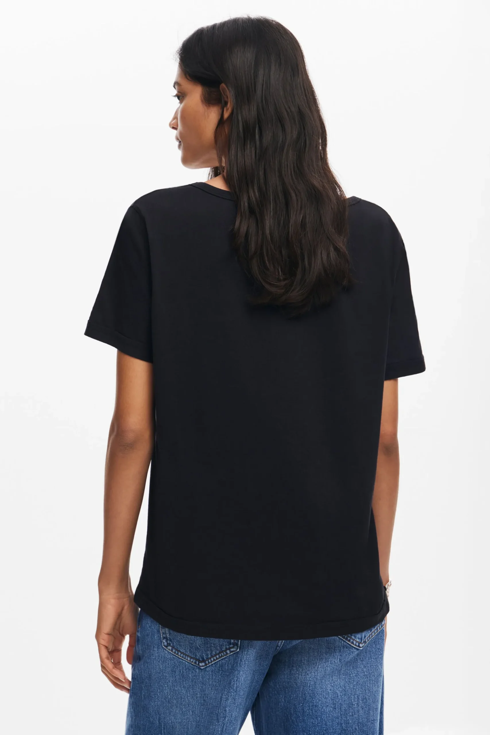 Camiseta escote pico flor