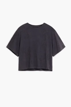 Camiseta flores bordadas