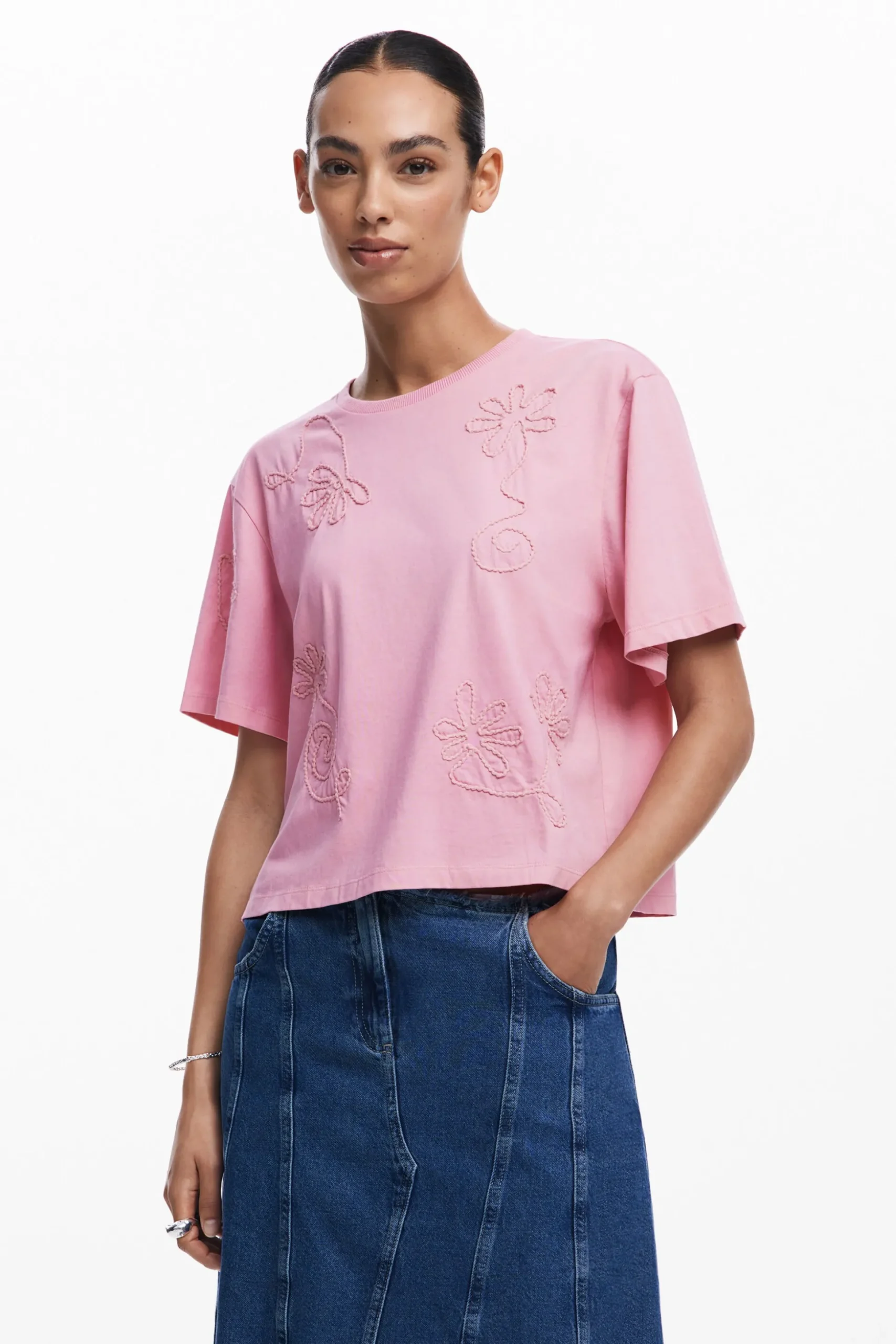 Camiseta flores bordadas