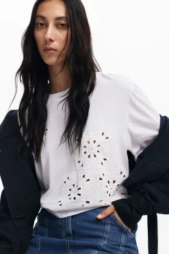 Camiseta lisa detalles