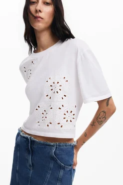 Camiseta lisa detalles