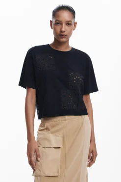 Camiseta lisa detalles