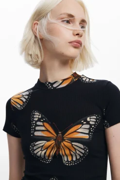 Camiseta manga corta mariposas