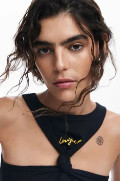 Camiseta nudo