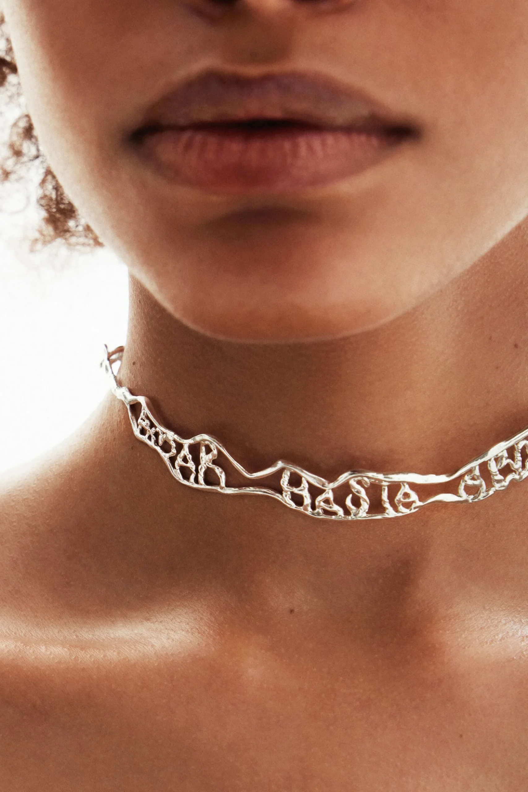 Choker mensaje estrecho baño plata Zalio