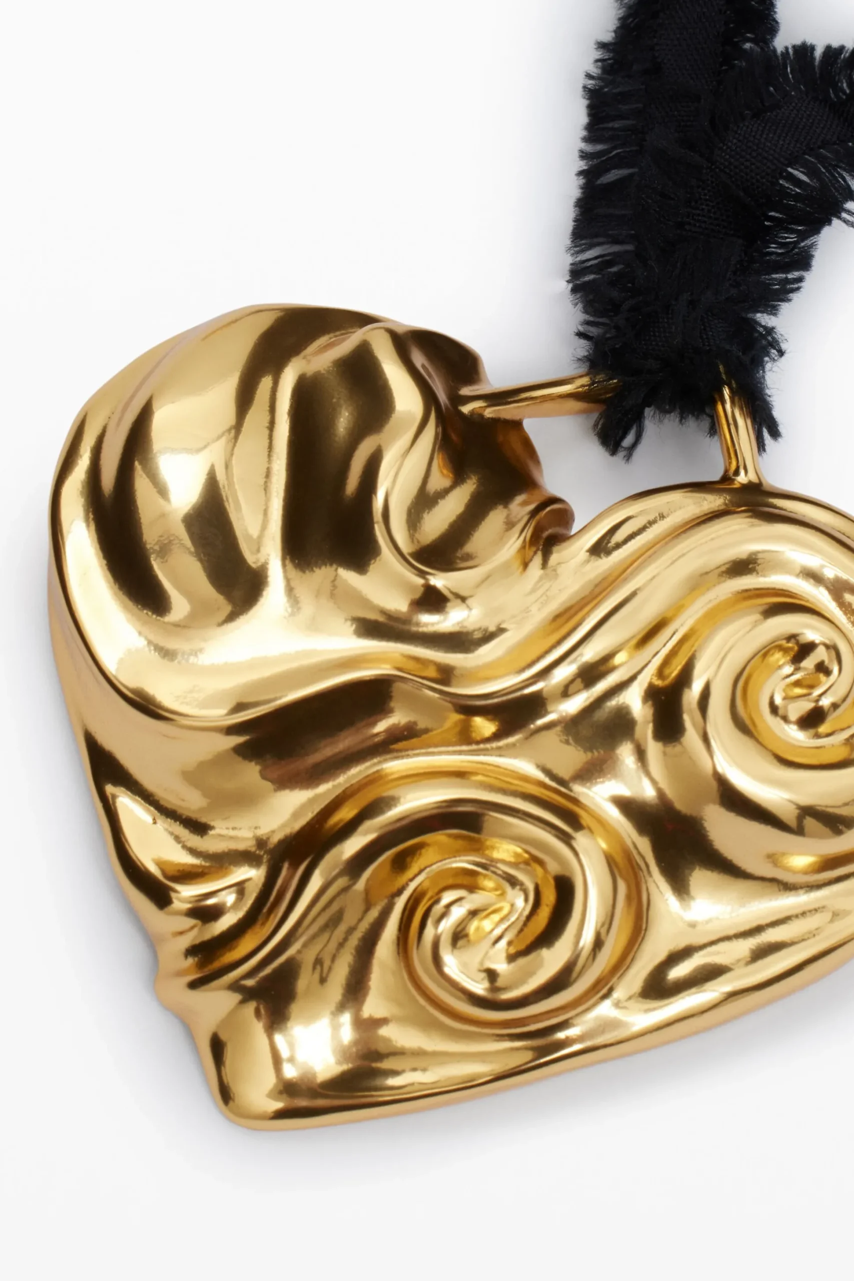 Colgante corazón cinta baño oro Zalio