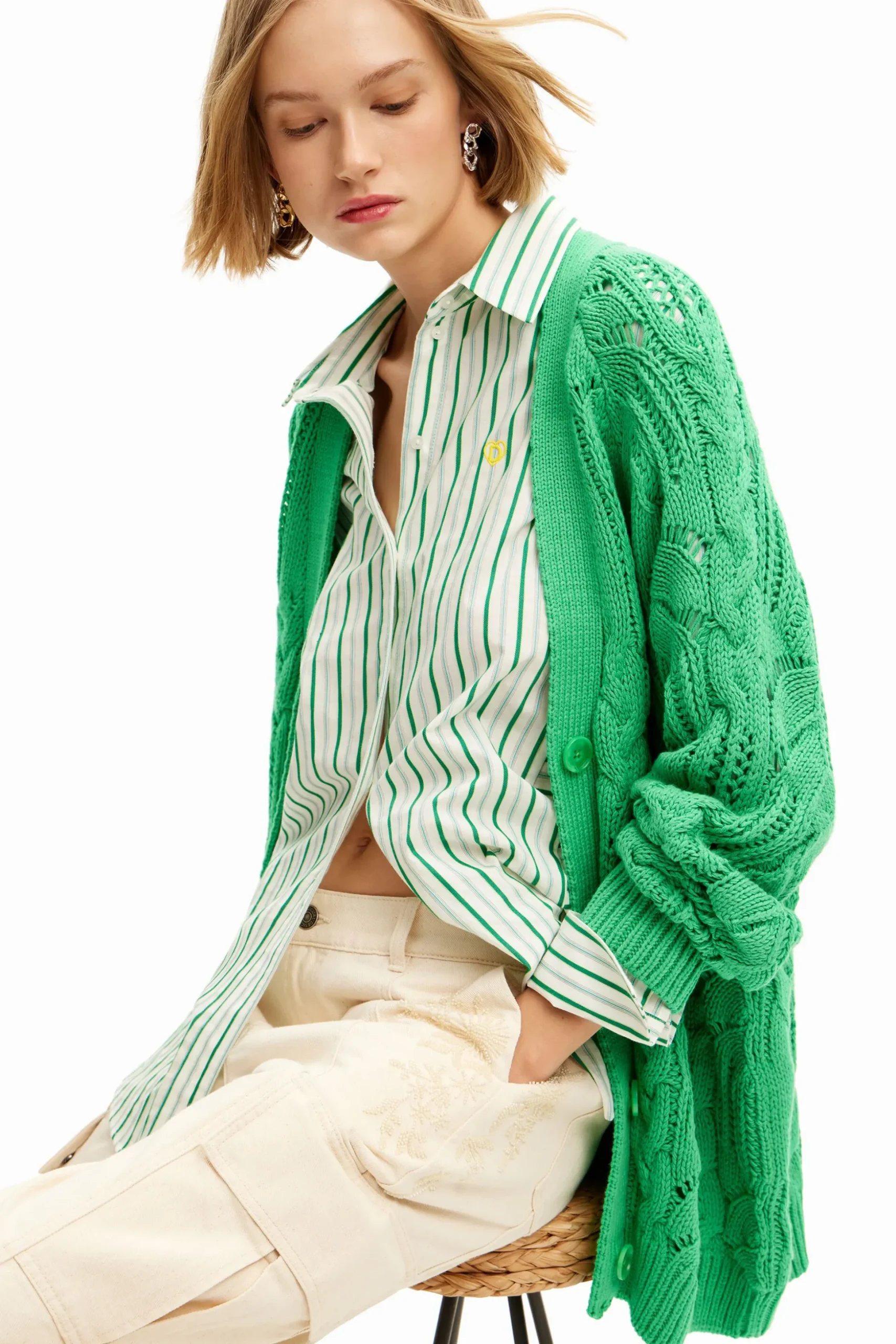 Cárdigan oversize calados