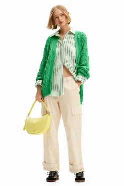 Cárdigan oversize calados