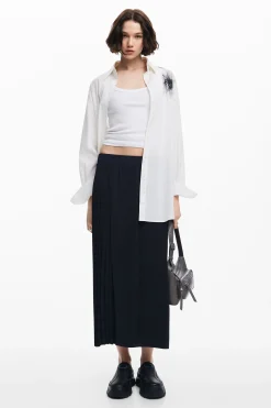 Falda midi pliegues