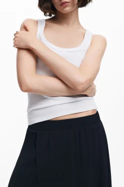 Falda midi pliegues