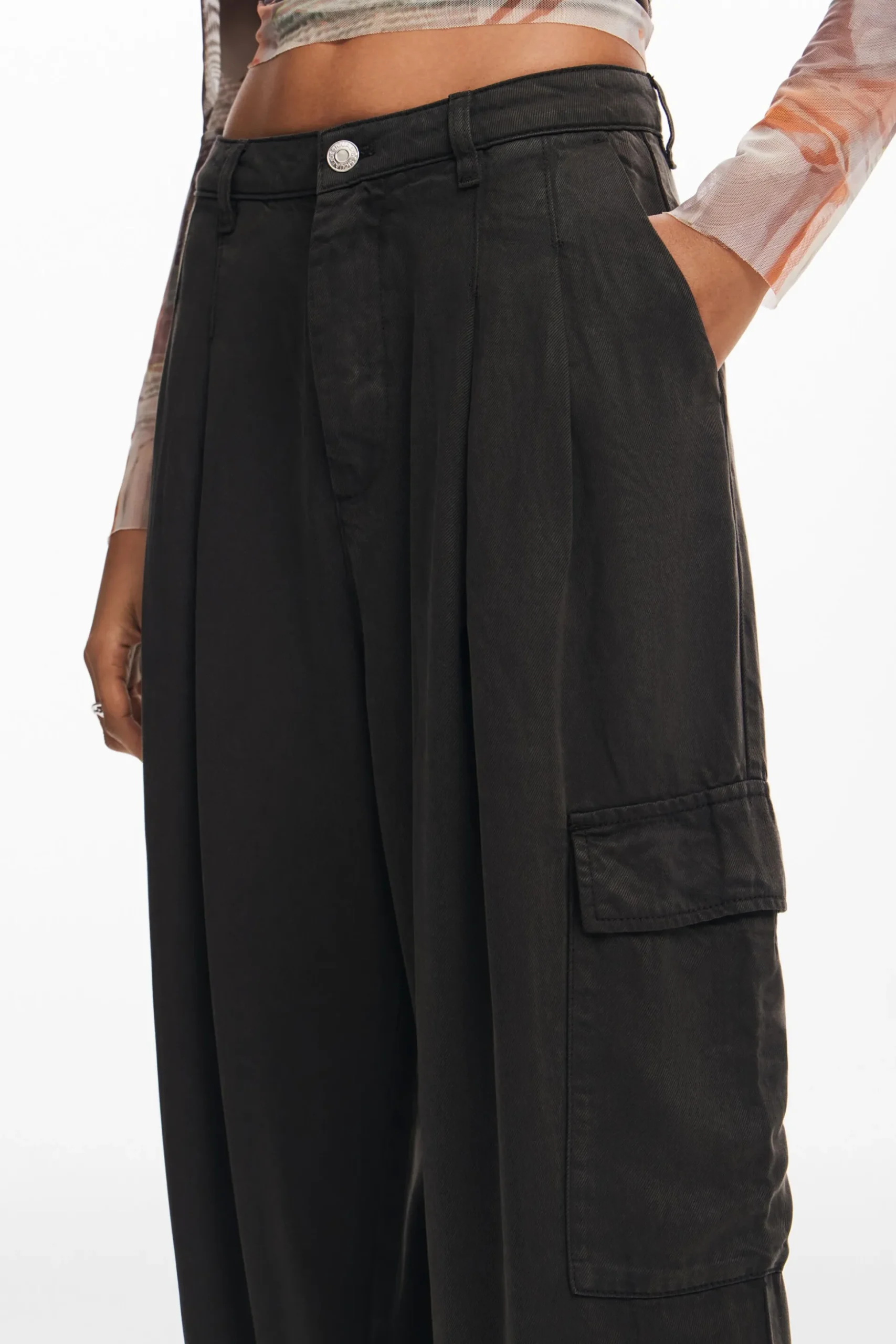Pantalón cargo fluido