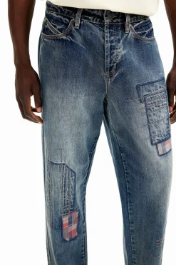 Pantalón denim parcheado