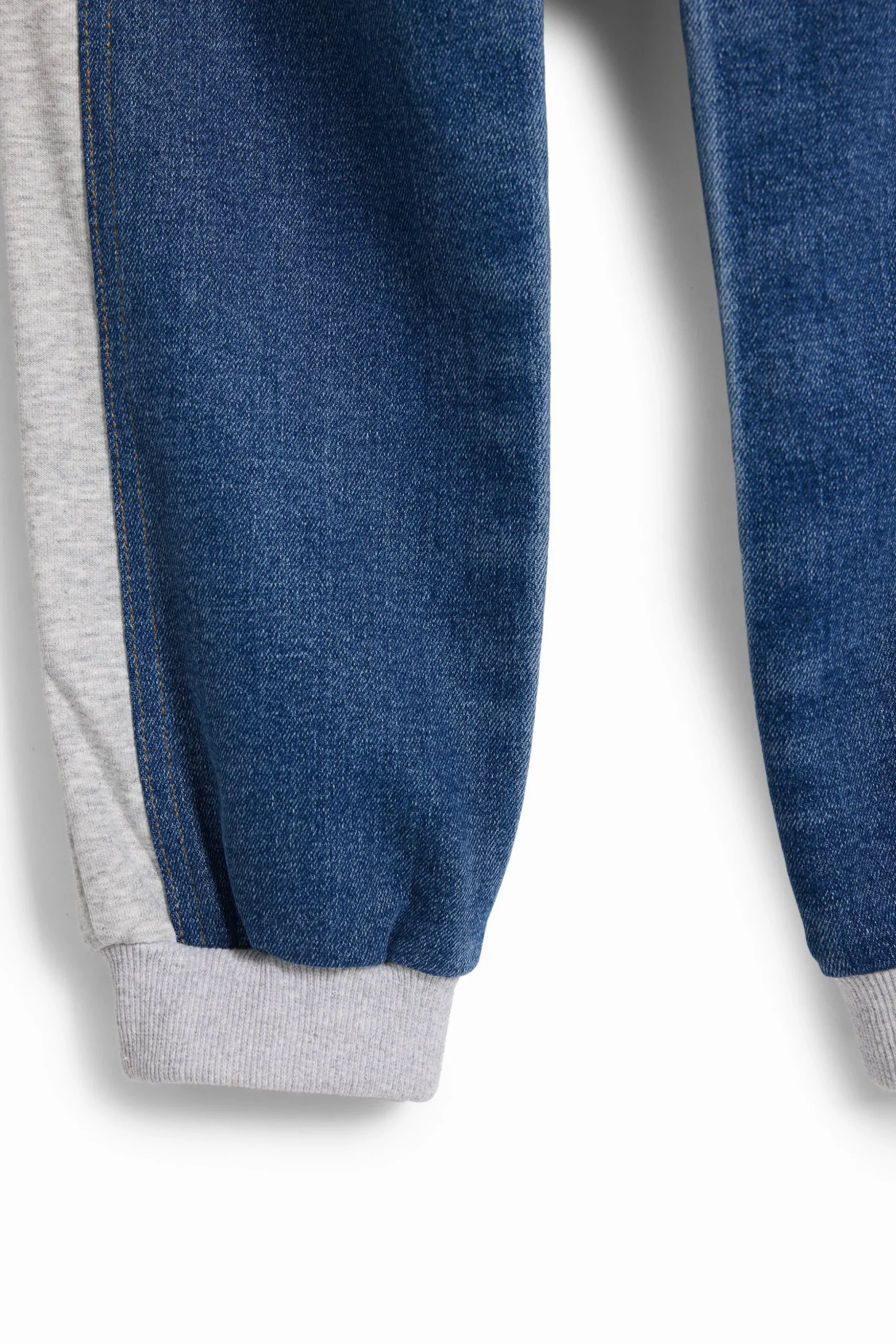 Pantalón jogger canalé estrellas