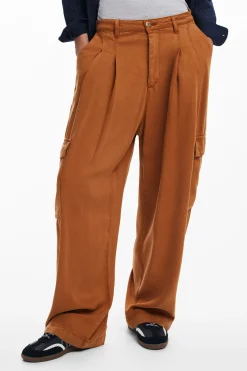 Pantalones cargo fluidos