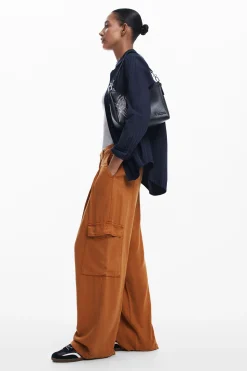 Pantalones cargo fluidos
