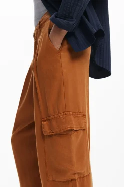 Pantalones cargo fluidos