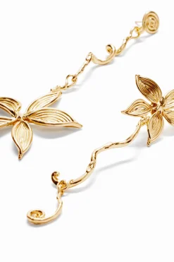 Pendientes largos asimétricos flor baño oro Zalio