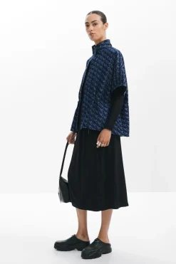 Poncho patrón geométrico
