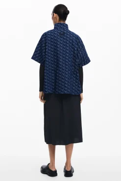 Poncho patrón geométrico