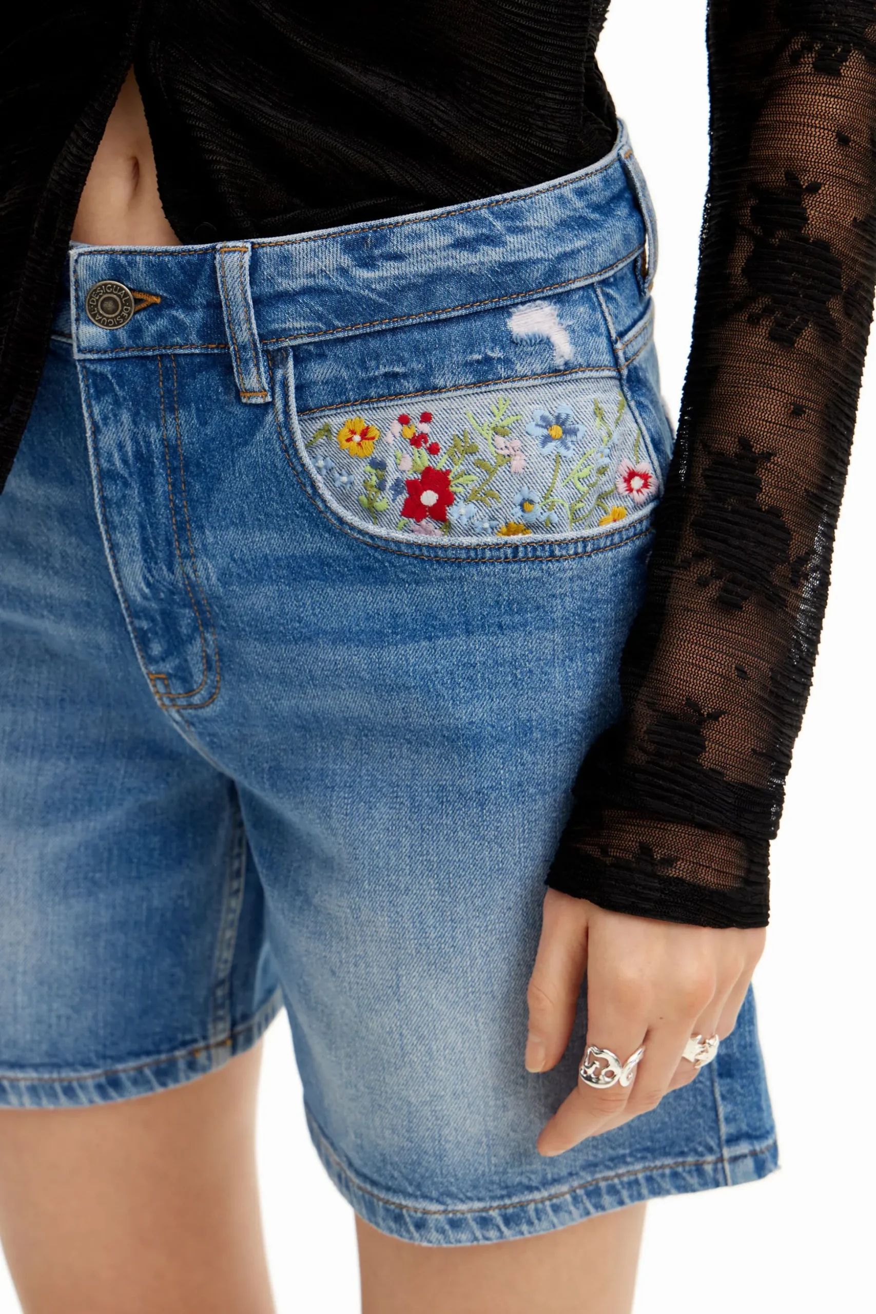 Short denim bordados