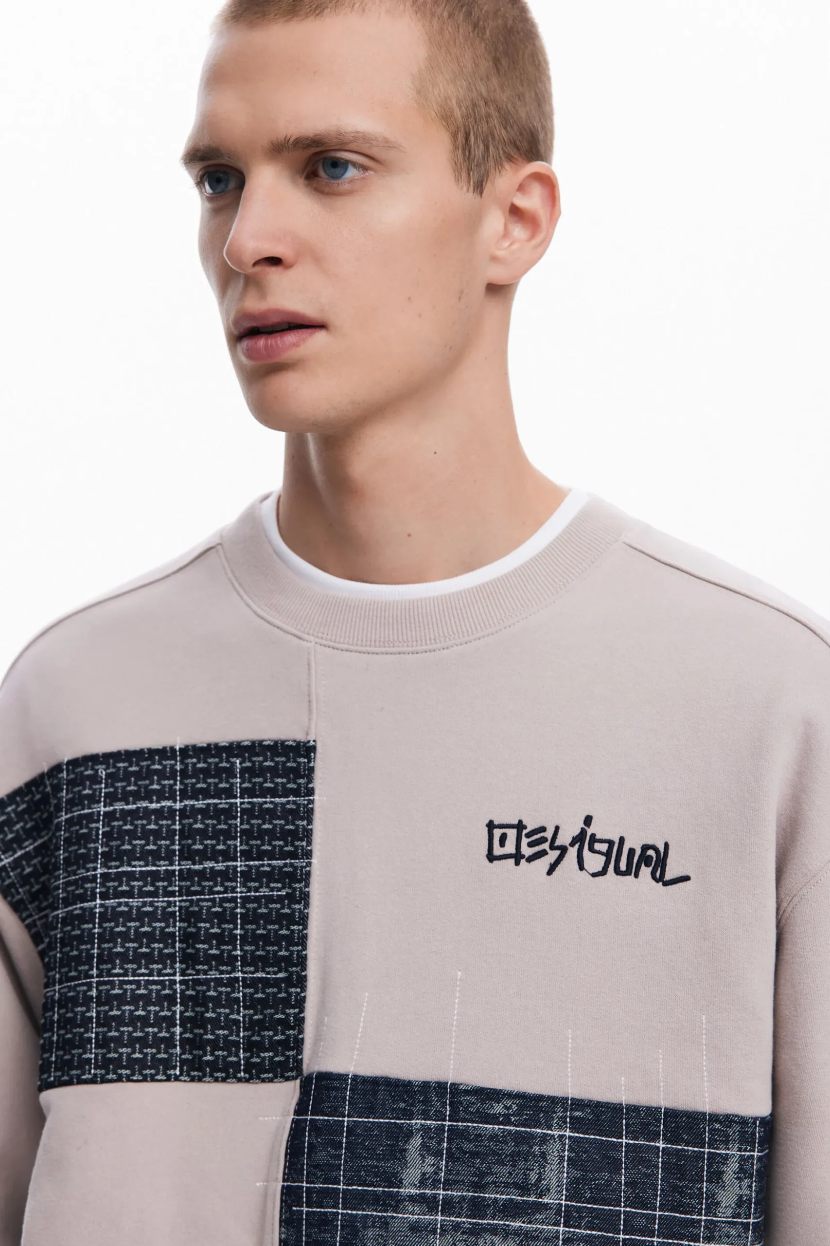 Sudadera con parches