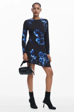 Vestido corte asimétrico