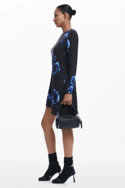Vestido corte asimétrico