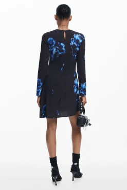 Vestido corte asimétrico