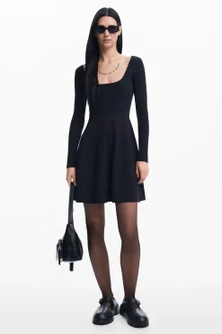 Vestido corto vuelo
