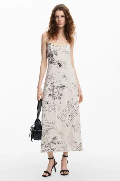 Vestido estampado periódico