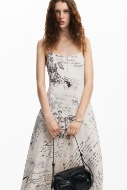 Vestido estampado periódico