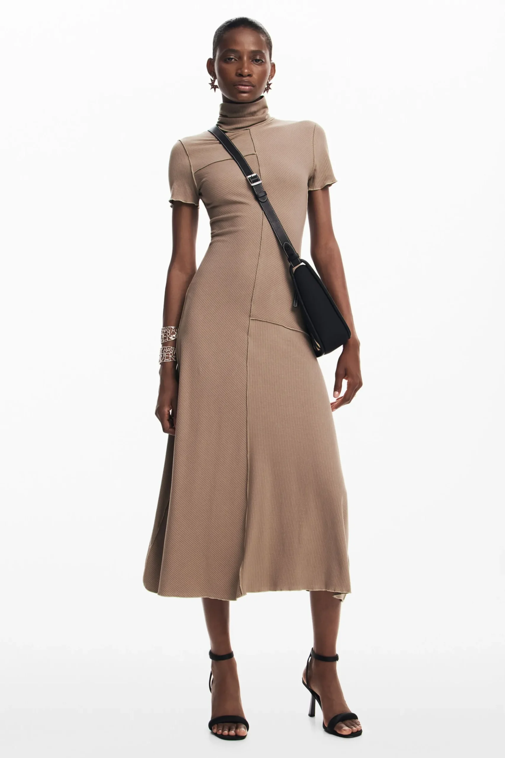 Vestido midi cuello alto