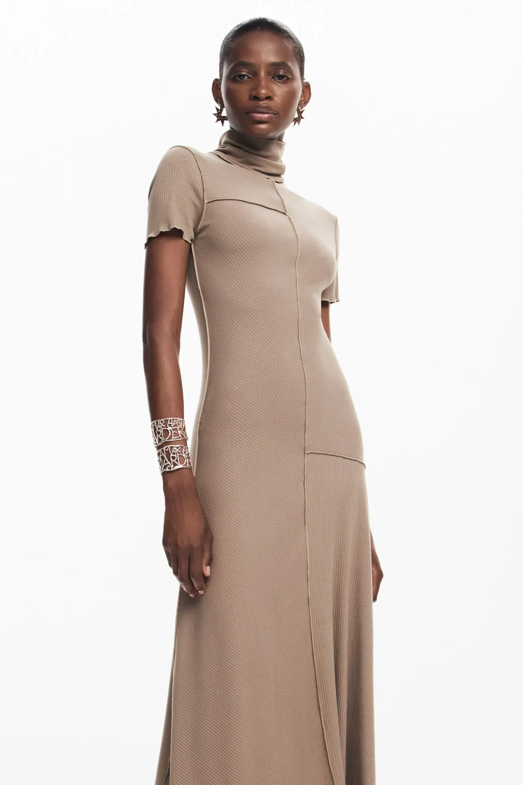 Vestido midi cuello alto