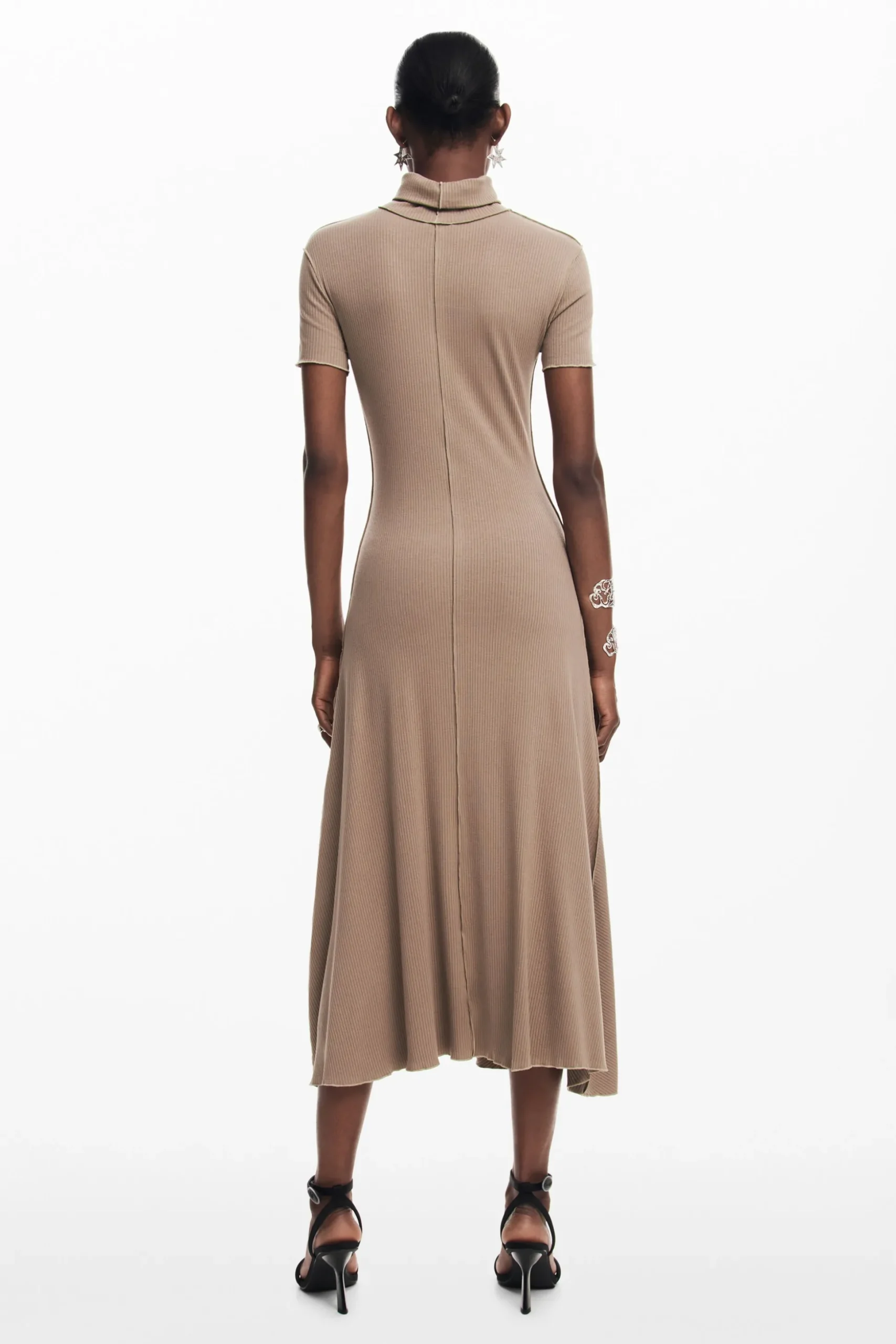 Vestido midi cuello alto