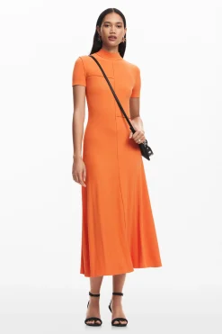 Vestido midi cuello alto
