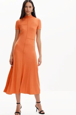 Vestido midi cuello alto